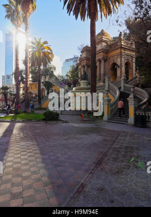 Chile, Santiago, Ansicht von der Neptun-Brunnen und die Terrasse auf dem Hügel Santa Lucia. Stockfoto