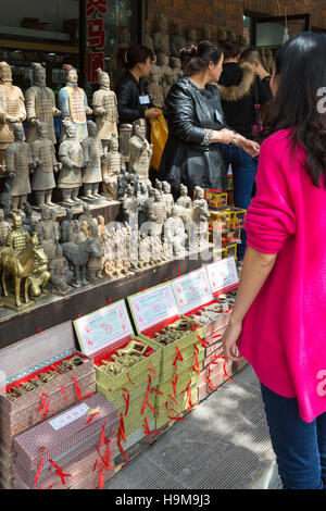 Souvenir-Shop, Museum der Qin Terrakotta-Krieger, Xian, China Stockfoto