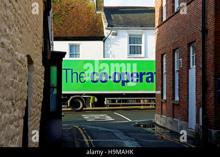 Co-op-Lieferung LKW geparkt auf Straße, England UK Stockfoto
