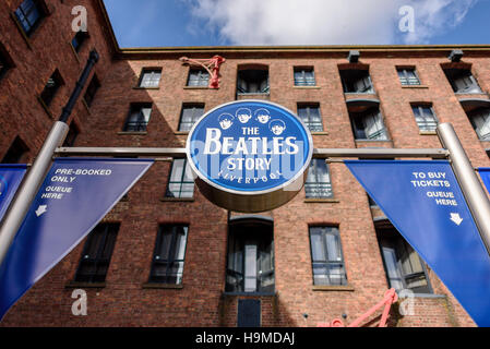 Das Zeichen für "The Beatles Story" Ausstellung am Albert Dock in Liverpool. * REDAKTION * Stockfoto