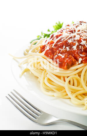 Pasta mit Bolognese-Sauce und Parmesan-Käse Stockfoto
