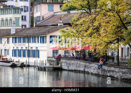 Entlang der Limmat in Zürich, Schweiz Stockfoto