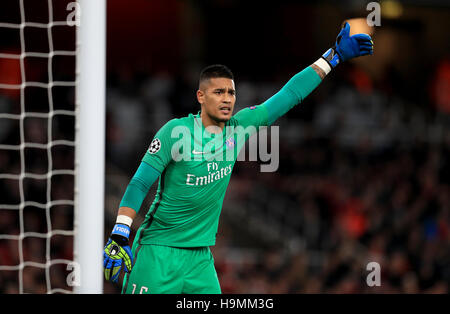 Paris Saint-Germain Alphonse Areola während der UEFA Champions League Spiel im Emirates Stadium, London. PRESSEVERBAND Foto. Bild Datum: Mittwoch, 23. November 2016. Vgl. PA Geschichte Fußball Arsenal. Bildnachweis sollte lauten: Adam Davy/PA Wire Stockfoto