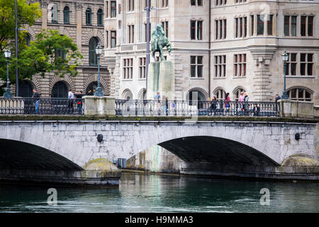 Hans Waldmann Statue, Brücke über die Limmat in Zürich, Schweiz Stockfoto