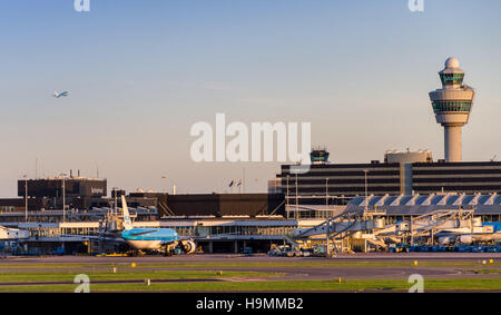 Amsterdam Airport Schiphol ist der wichtigste internationale Flughafen der Niederlande und eine der größten in Europa Stockfoto