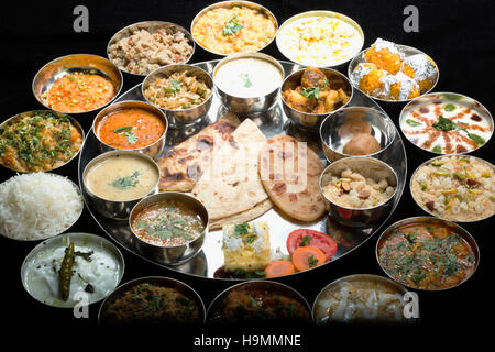 Rajasthani Maharaja Thali, Pune, Indien Stockfoto