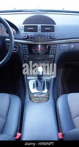 Avantgarde-Innenraum Leder Anthrazit Mercedes w211 E-klass Stockfoto