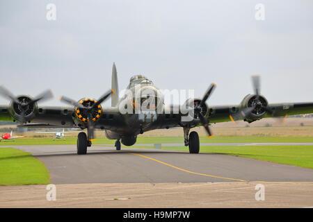 Boeing B-17F Flying Fortress Memphis Belle in Duxford Airshow 2014 Stockfoto