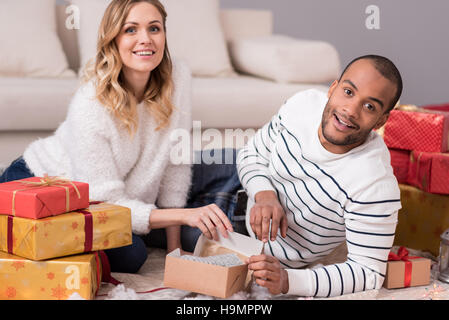 Nettes junges Paar Spaß zusammen Stockfoto