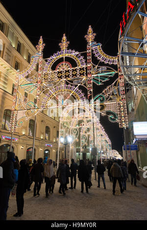 Moskau, Russland - Januar 10.2016. Festival - Weihnachtslicht - auf Nikolskaja-Straße Stockfoto