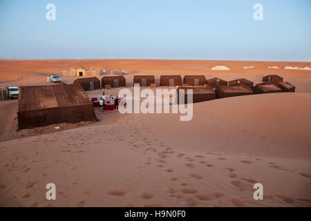 Ein Campingplatz in der Sahara Stockfoto