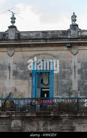 Generischen Architektur auf Balkon des Gebäudes in Havanna, Kuba Stockfoto