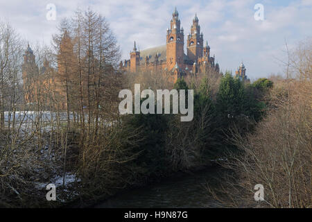 Glasgow Kelvingrove Park Galerien Kunstmuseum enthält die Universität und das Museum in der Parkanlage Stockfoto