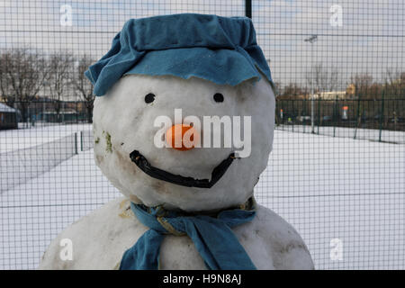 Klassische Schneemann mit Hut Schal und Karotten Nase White Christmas Stockfoto