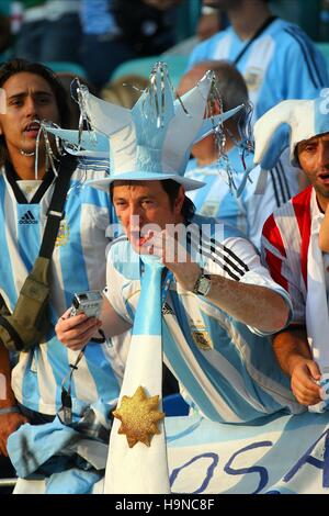 Argentinien-FAN Argentinien gegen Mexiko LEIPZIG Deutschland 24. Juni 2006 Stockfoto