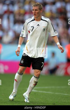 BASTIAN SCHWEINSTEIGER Deutschland & BAYERN München WM ALLIANZ ARENA München Deutschland 24. Juni 2006 Stockfoto