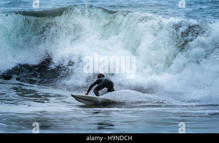 California Surfer Rodeo Beach in der Nähe der Golden Gate Bridge Stockfoto