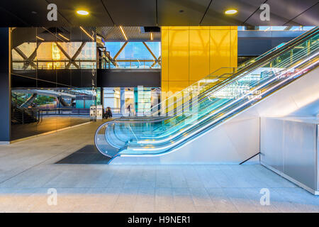 London, UK - 21. September 2016 - Rolltreppe auf der Crossrail Station Canary Wharf Stockfoto