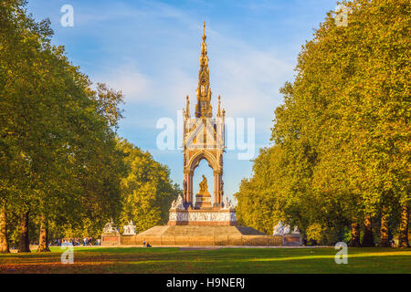 Herbstsaison am Albert Memorial in London Stockfoto