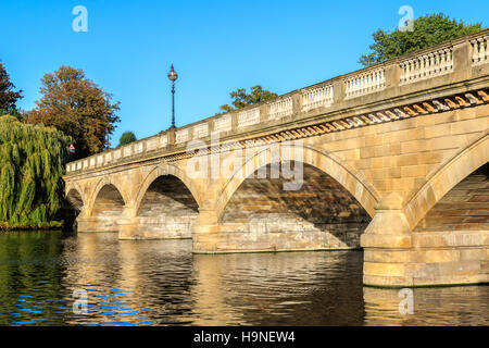 Serpentine-Brücke im Hyde Park, London Stockfoto