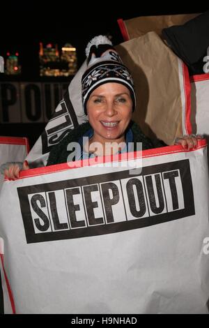 Sadie Frost bereitet sich auf eine "Sleep Out"-Spendenaktion für Centrepoint, ein Chariy teilnehmen, die hilft, junge Obdachlose an Greenwich Halbinsel Kai, London. Stockfoto