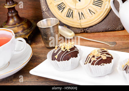 Süße: Schokoladenkuchen Kartoffeln. Stockfoto