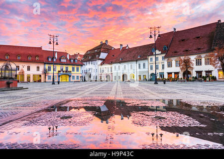Sibiu, Rumänien. Großen Platz. Transylvania mittelalterliche Stadt. Stockfoto