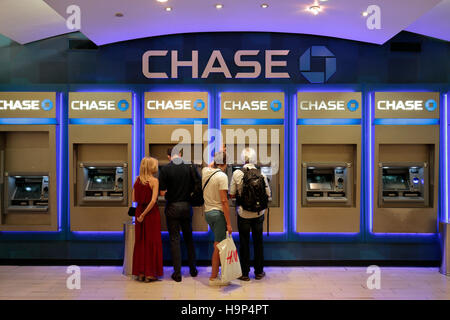 Eine Reihe von Chase Bank Geldautomaten (ATM) im Grand Central Terminal, Manhattan, New York, Vereinigte Staaten von Amerika. Stockfoto
