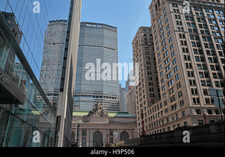 Die MetLife Building überragt Grand Central Terminal in Manhattan, New York, Vereinigte Staaten von Amerika. Stockfoto