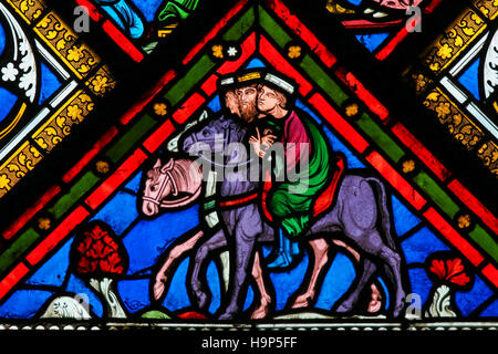 Glasfenster in der Kathedrale von Caen, Normandie, Frankreich, Darstellung der Heiligen drei Könige oder drei weiser Mann auf ihrem Weg nach Bethlehem Stockfoto