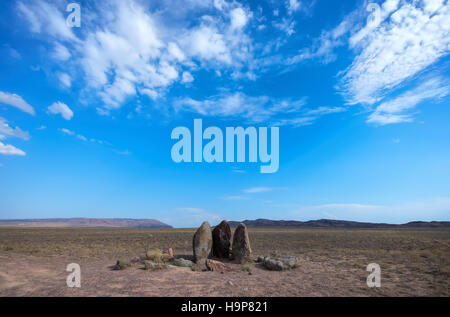 Antiken Kamin Steinen, Website des 12. Jahrhundert Lager von Dschingis Khan und seine Truppen, Nationalpark Altyn-Emel, Region Almaty, Stockfoto