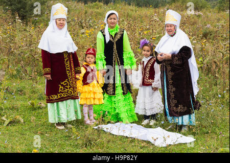 Tussau Kesu Zeremonie bekannt als schneiden die Bedrohung kasachischen ethnographische Dorf Aul Gunny, Talgar City, Almaty, Kasachstan Stockfoto