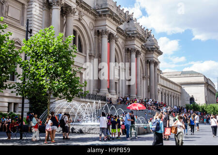 New York City, NY NYC, Manhattan, Upper East Side, Fifth Avenue, Metropolitan Museum of Art, Met, Vorderseite, Außenseite, Haupteingang, Brunnen, Treppen Treppen Stockfoto