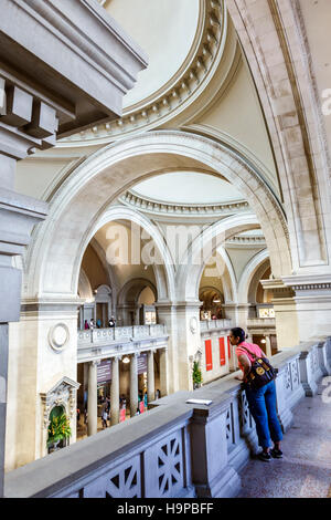 New York City, NY NYC, Manhattan, Upper East Side, Fifth Avenue, Metropolitan Museum of Art, Met, große Halle, Balkon, Balustrade, Bogen, Schwarze Schwarze Afrikanische Afr Stockfoto