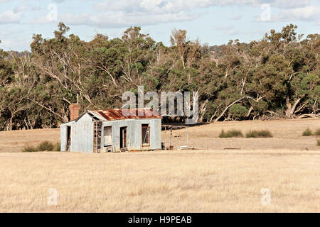 Eisen-Ruine auf Ackerland, Südwesten Western Australia Stockfoto