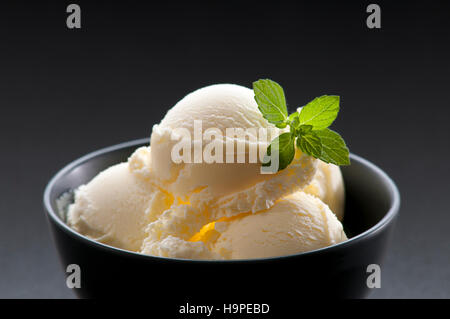 Frische Vanille-Eis in einer Schüssel Shooting hautnah Stockfoto