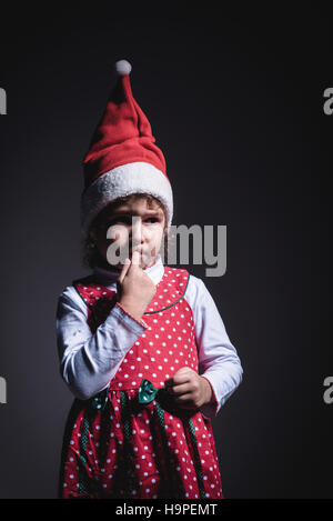 Porträt von wenig traurig Santa, low-Key-Technik Stockfoto