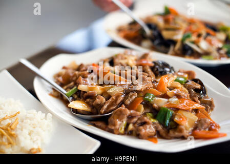 Traditionelle chinesische süß-sauer Rindfleisch hautnah Stockfoto