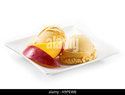 Frische Mango Eis isoliert auf weiss Stockfoto