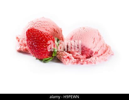Erdbeereis isoliert auf weißem schließen sich Stockfoto