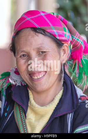 ethnische Black Hmong-Frau in der Stammes-Dorf Lao Chai in Sapa, Vietnam, Asien Stockfoto