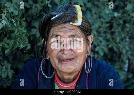 ethnische Black Hmong-Frau in der Stammes-Dorf Lao Chai in Sapa, Vietnam, Asien Stockfoto