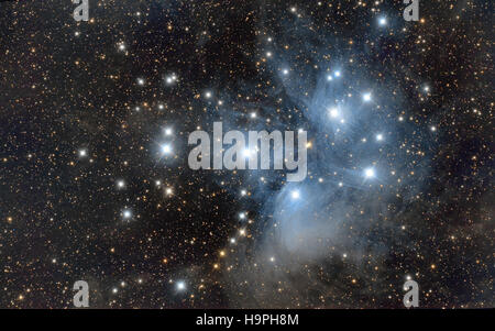 Plejaden im Sternbild Stier, Subaru, sieben Schwestern sichtbar am Nachthimmel, Messier 45 - mit speziellen Kamera aufgenommen Stockfoto