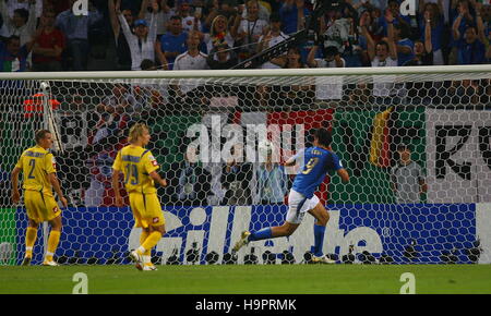 LUCA TONI Italien V UKRAINE AOL ARENA HAMBURG Deutschland 30. Juni 2006 Stockfoto