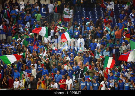 Italien-FANS Italien V UKRAINE AOL ARENA HAMBURG Deutschland 30. Juni 2006 Stockfoto