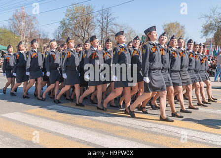 Weiblichen Kadetten der Polizeiakademie marschieren auf der parade Stockfoto