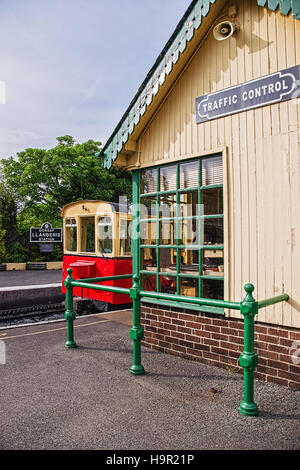 Snowdon Mountain Railway Train in Snowdonia-Nationalpark im Norden von Wales im Vereinigten Königreich. Stockfoto