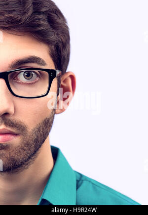 Junger Mann mit Bart, Brille Stockfoto