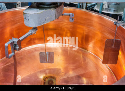 Leerem Tank für Produktion von Gruyère de Comte Käse in der Molkerei in Franche Comte, Burgund, in Frankreich. Stockfoto