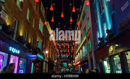 London, UK. 24. November 2016. Weihnachtsbeleuchtung und Dekorationen in der Carnaby Street im West End. Bildnachweis: Dinendra Haria/Alamy Live-Nachrichten Stockfoto